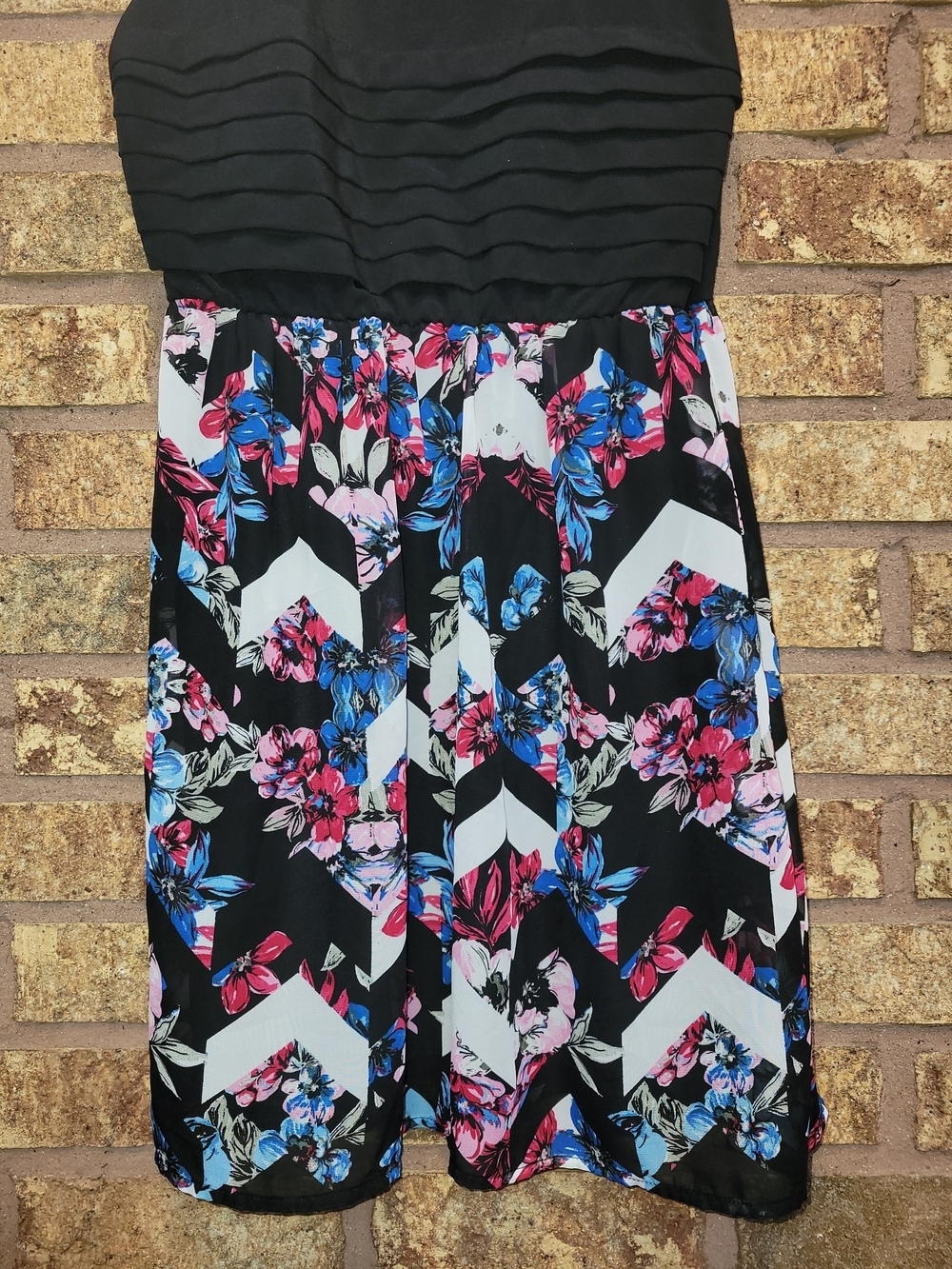 Lily Rose Black Bodice Floral Chevron Mini Dress Size Medium - Picture 6 of 10